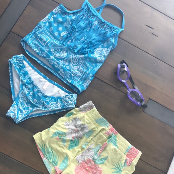 Cute swim suit google and shorts - Picture 5 of 8